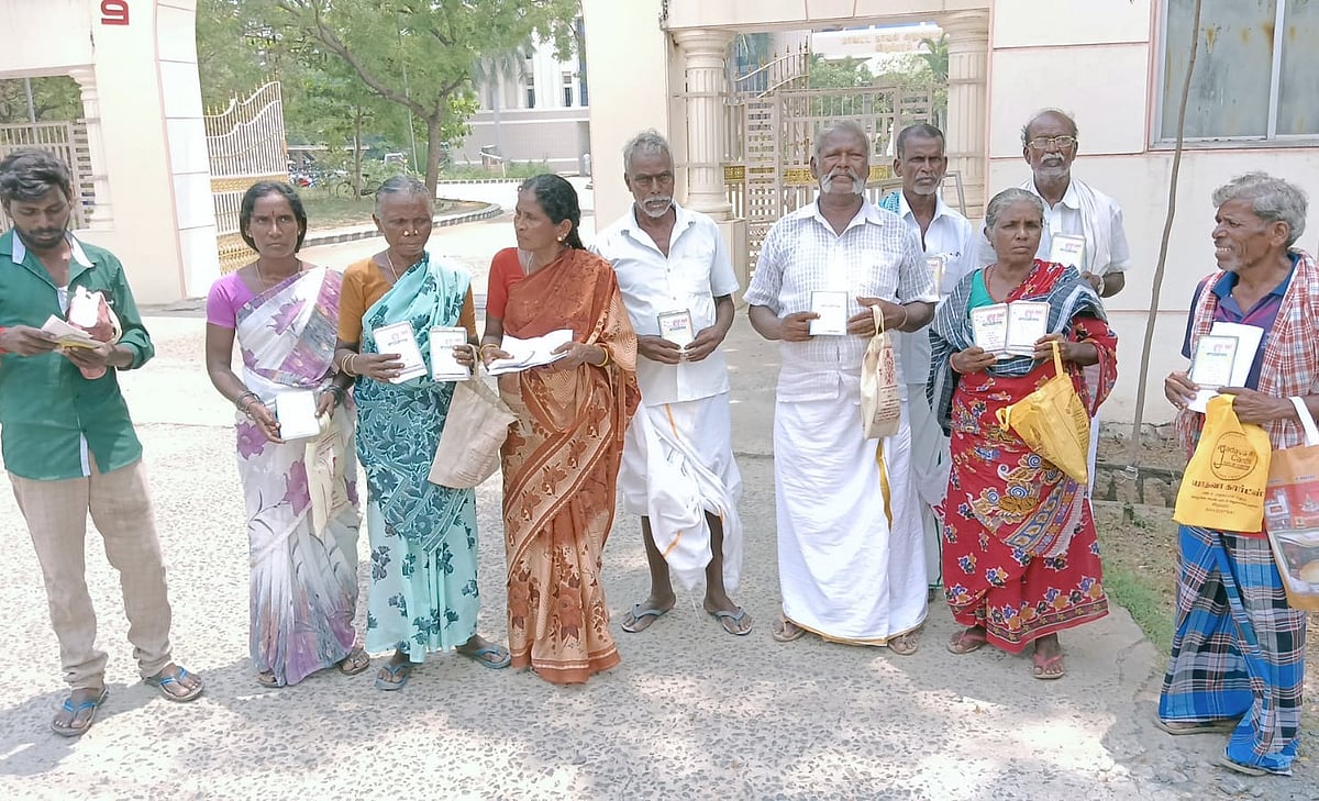 விழுப்புரம்:`வீட்டுமனை வாங்கித் தரோம்' - பல லட்சம் ரூபாய் மோசடி செய்ததாக எஸ்.பி அலுவலகத்தில் புகார்!