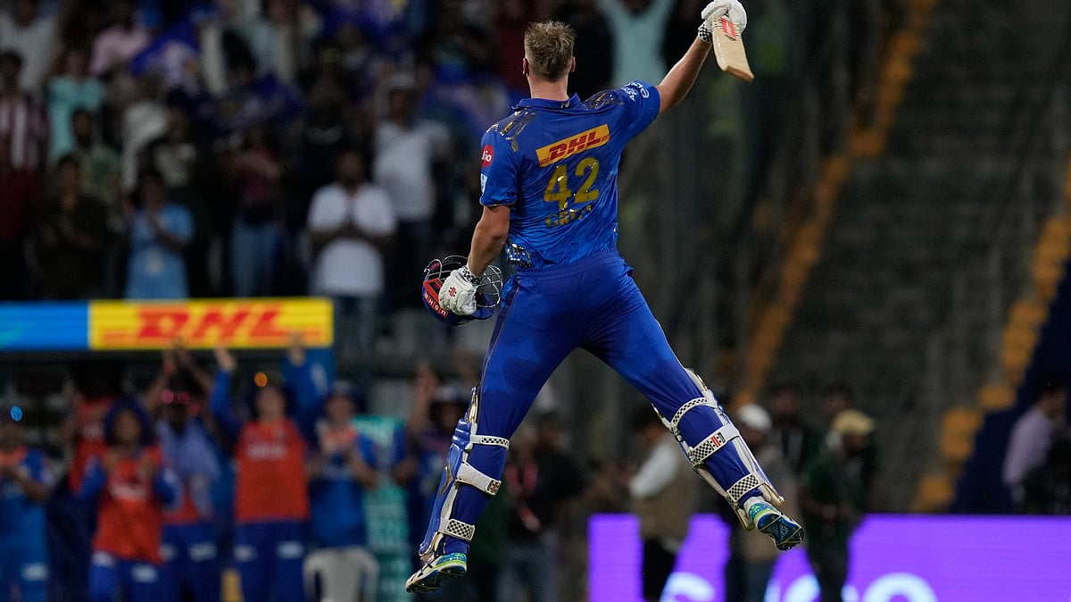 MI v SRH: வான்கடேவை சிக்ஸர்களால் அளந்த க்ரீன், அபார வெற்றி பெற்ற மும்பை; பிளேஆஃப் கனவும் நிறைவேறுமா?