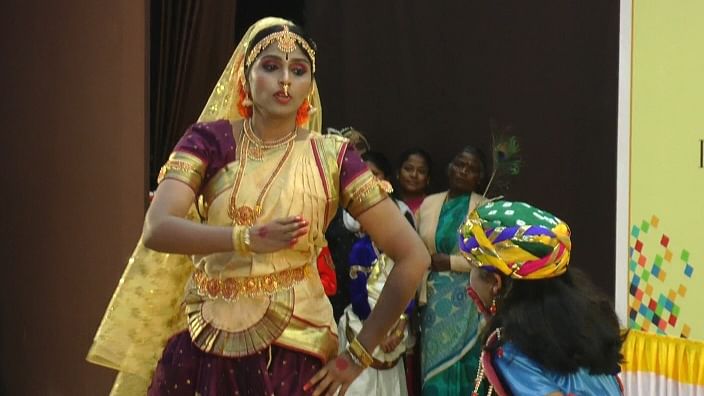 மாவட்ட வருவாய் அலுவலர் கீர்த்தி பிரியதர்ஷினி