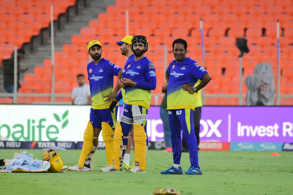 IPL 2023 Final: பிராக்டிஸை ஸ்கிப் செய்த தோனி; சங்கமித்த முன்னாள் சிஎஸ்கே வீரர்கள்; என்ன நடந்தது?