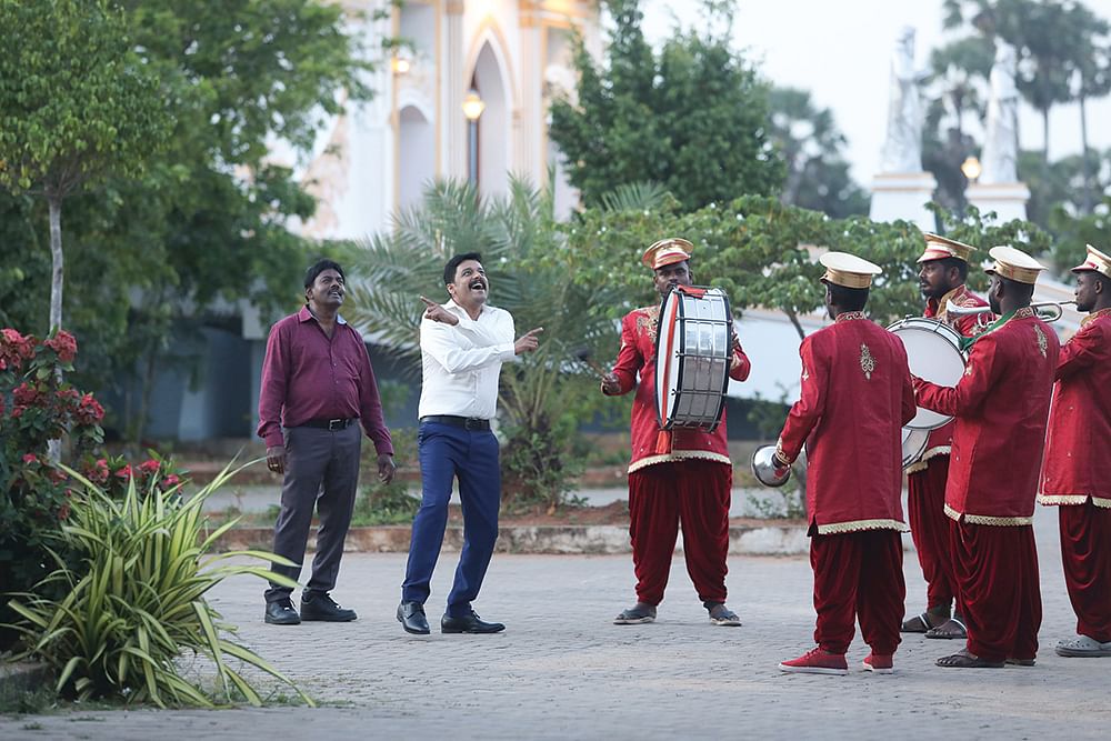 காகங்கள் படத்தில்...