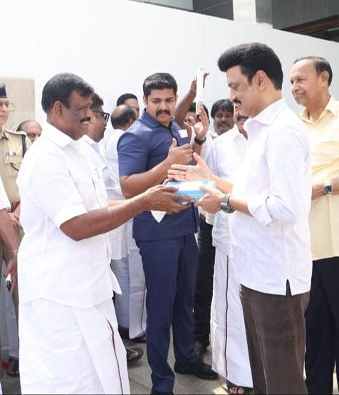 வாழ்த்து தெரிவித்த நாசர்