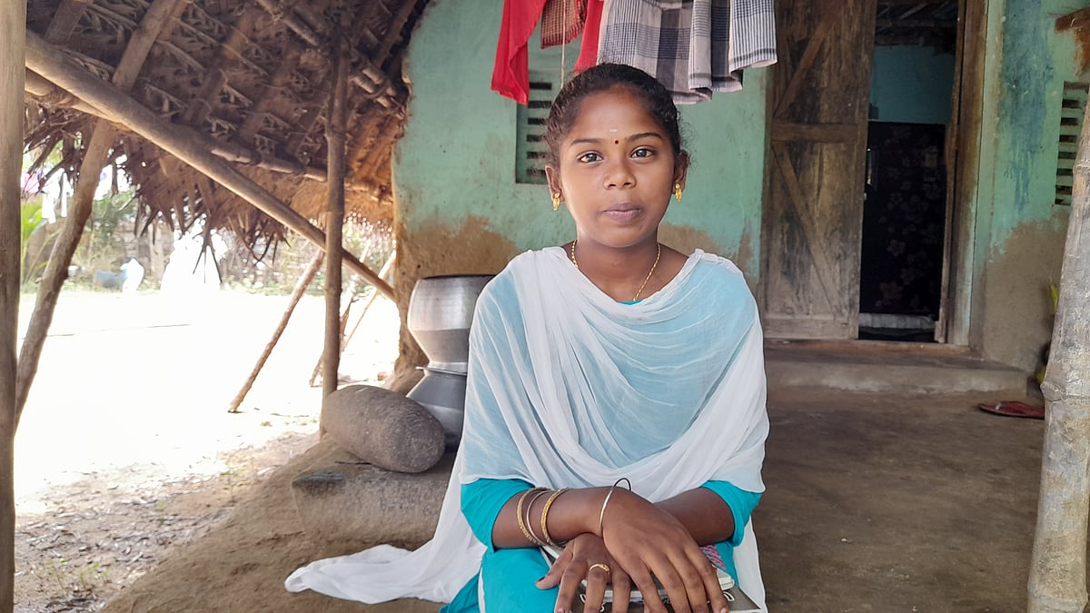 பேச்சுப் போட்டியில் வெற்றி;  அமெரிக்கா செல்லும் அரசுப் பள்ளி மாணவி சாதனா!