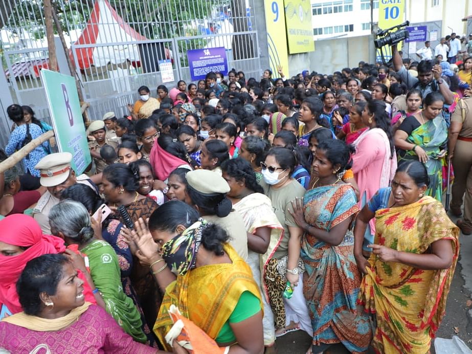 Chepauk Ticket Sales: திரண்டு வந்த பெண்கள்; போலீஸ் தடியடி - என்ன நடந்தது? | Exclusive Photo Album