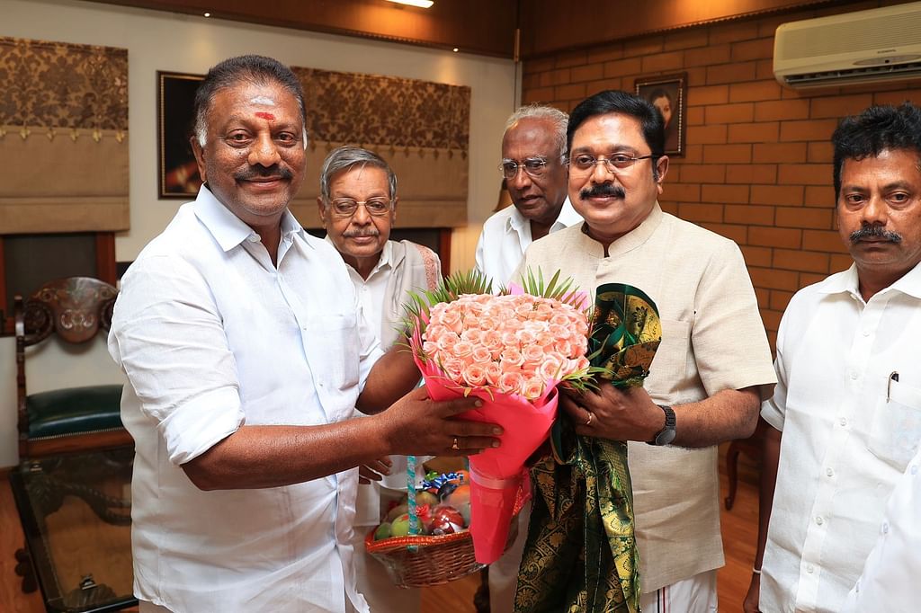 ஓ.பன்னீர்செல்வம் - டிடிவி தினகரன்