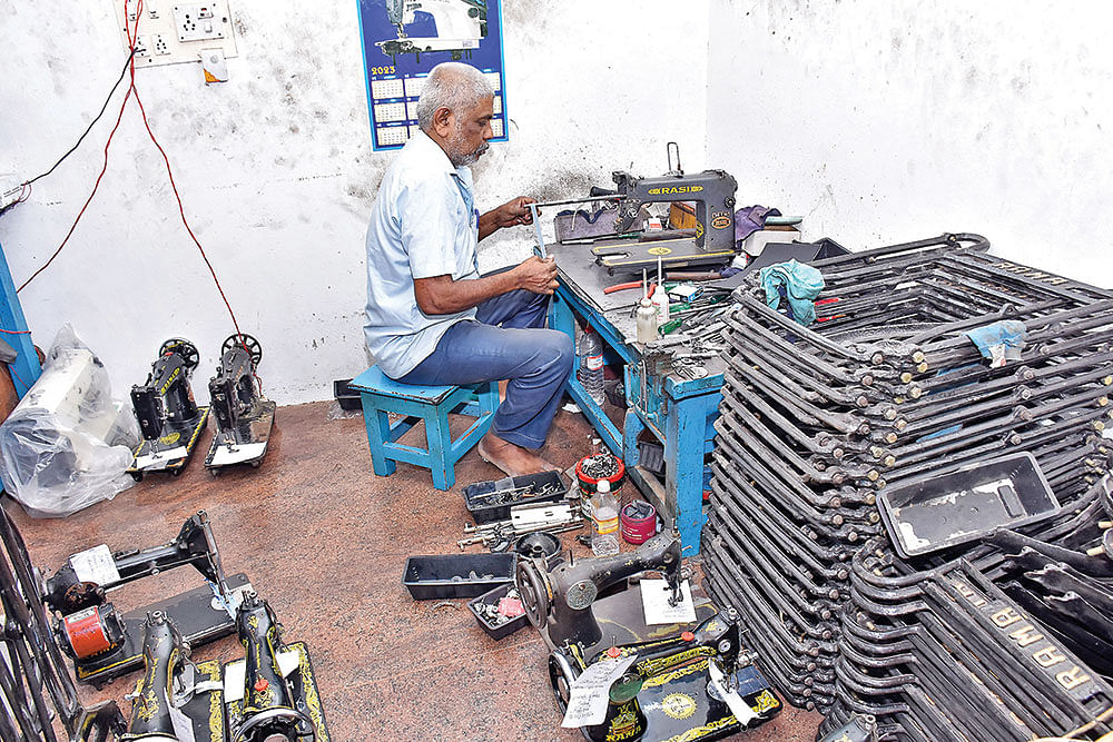 மக்கள் மனதில் நிலைத்து நிற்கும்
ராமா ராசி தையல் மெஷின்!