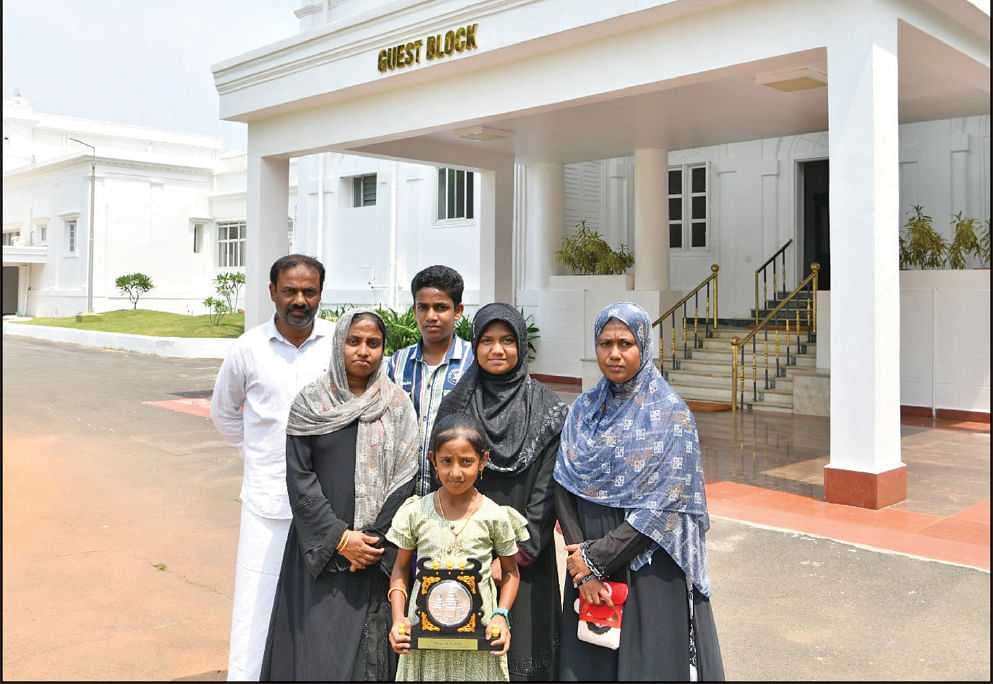 குடும்பத்துடன்... மாணவி ஷப்ரீன் இமானா