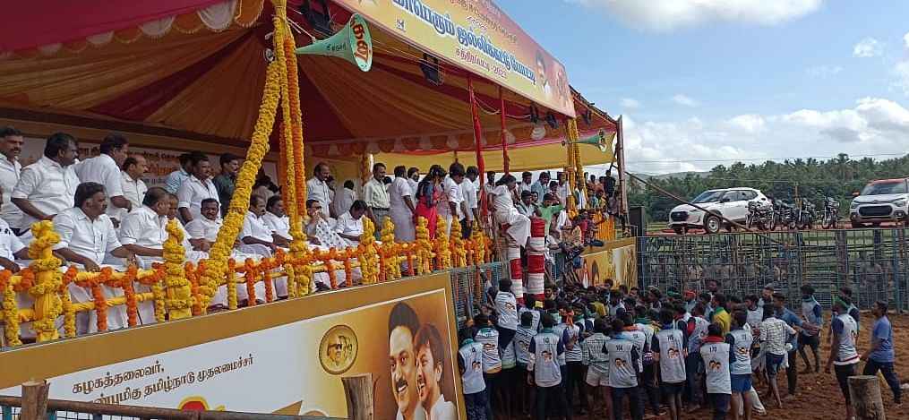 வர்ணனை நிகழ்வின் போது...