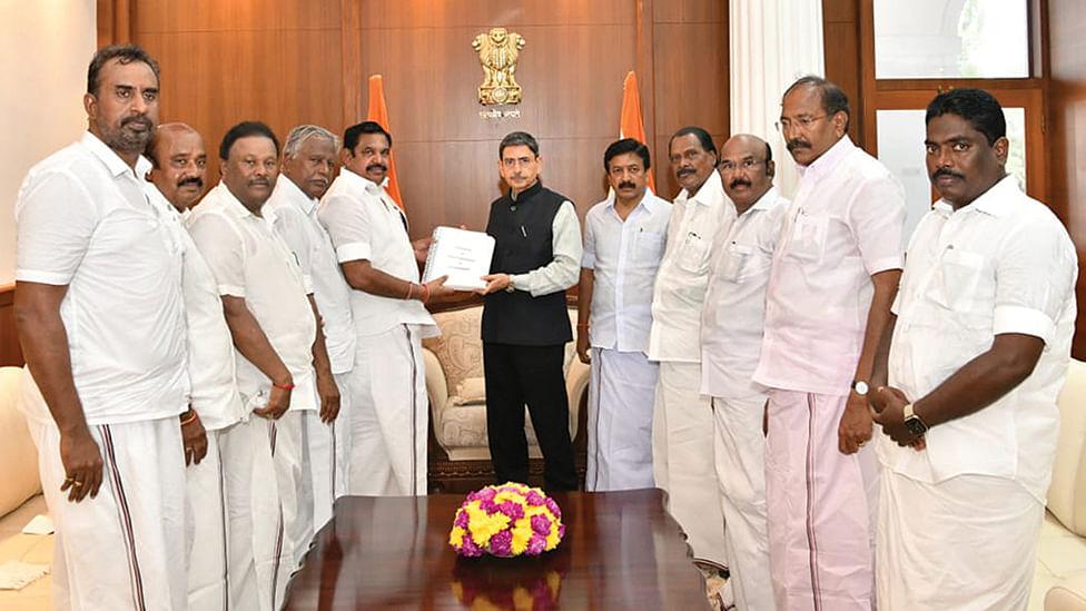 ஆளுநரிடம் மனு