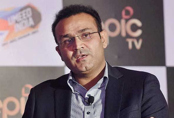 `தோனியின் ஓய்வு முடிவு பற்றிக் கேட்காதீர்கள்'- தனது விமர்சனத்தை முன்வைத்த சேவாக்  