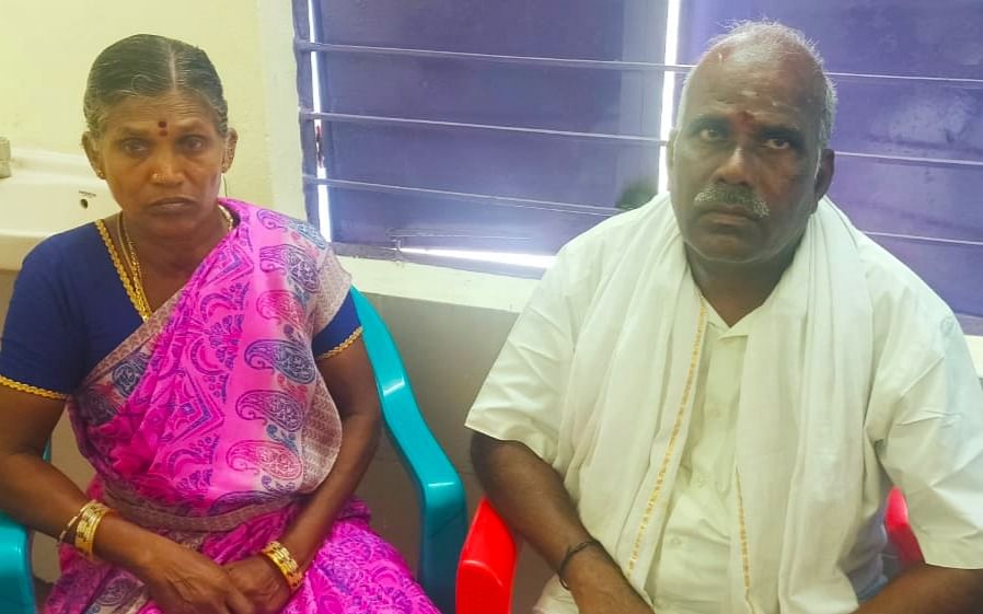 திருவண்ணாமலை: `வீட்டுவரி ரசீது ஒரு கேடா?' - 30,000 லஞ்சம் கேட்ட ஊராட்சித் தலைவர், கணவர் கைது!