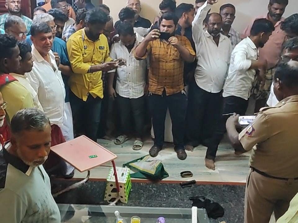 குமரி: துப்பாக்கி, அரிவாள்... ஹிஜாப் அணிந்து வீடு புகுந்து கொள்ளையடிக்க முயன்ற கொள்ளையர்கள்!