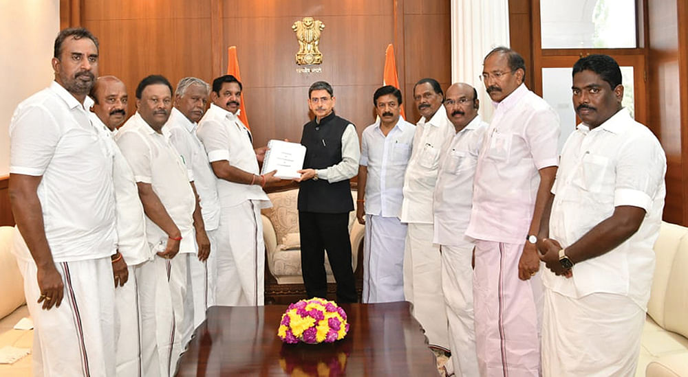 ஆளுநரிடம் மனு