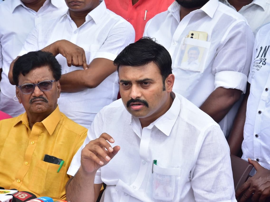 அமைச்சர் மதிவேந்தன்