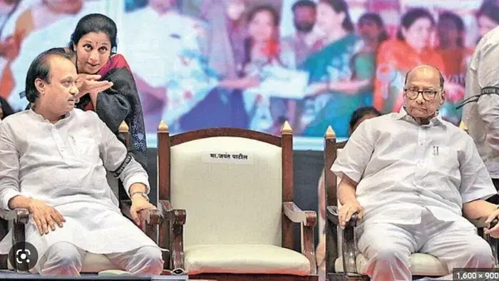 சரத் பவாருடன் அஜித் பவார்