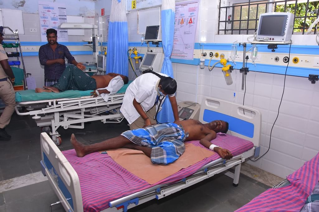 சிகிச்சை பெற்று வரும் பாதிக்கப்பட்ட நபர்கள்