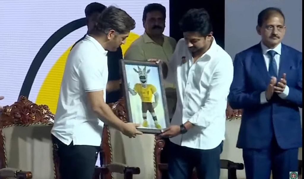 Dhoni - Udhayanidhi