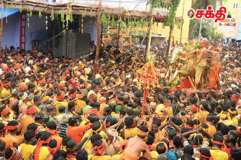 பக்தர்கள் சூழ வைகையில் வளம் வந்த கள்ளழகர்