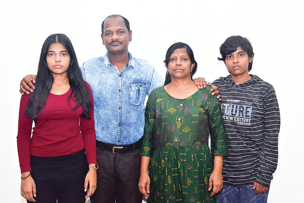 குடும்பத்துடன் ஜோனஸ் திரவியம்