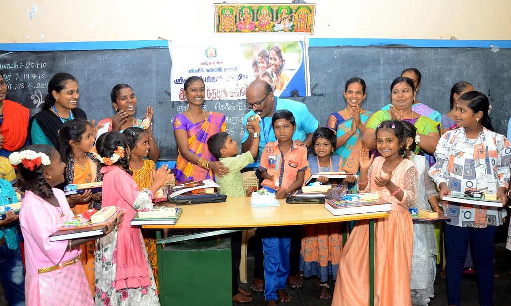 கேக் ஊட்டுதல்