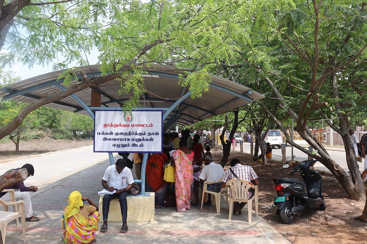 தூத்துக்குடி: மனுக்கள் எழுதிக்கொடுக்க இலவச வசதி -  ஆட்சியர் முன்னெடுத்த முயற்சிக்கு வரவேற்பு!