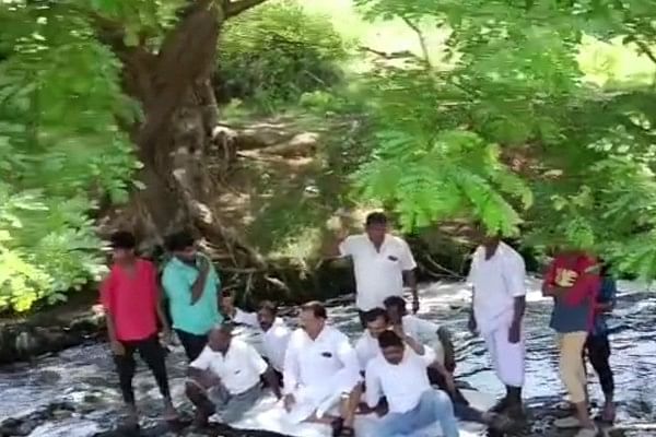 காங்கிரஸார் போராட்டம்
