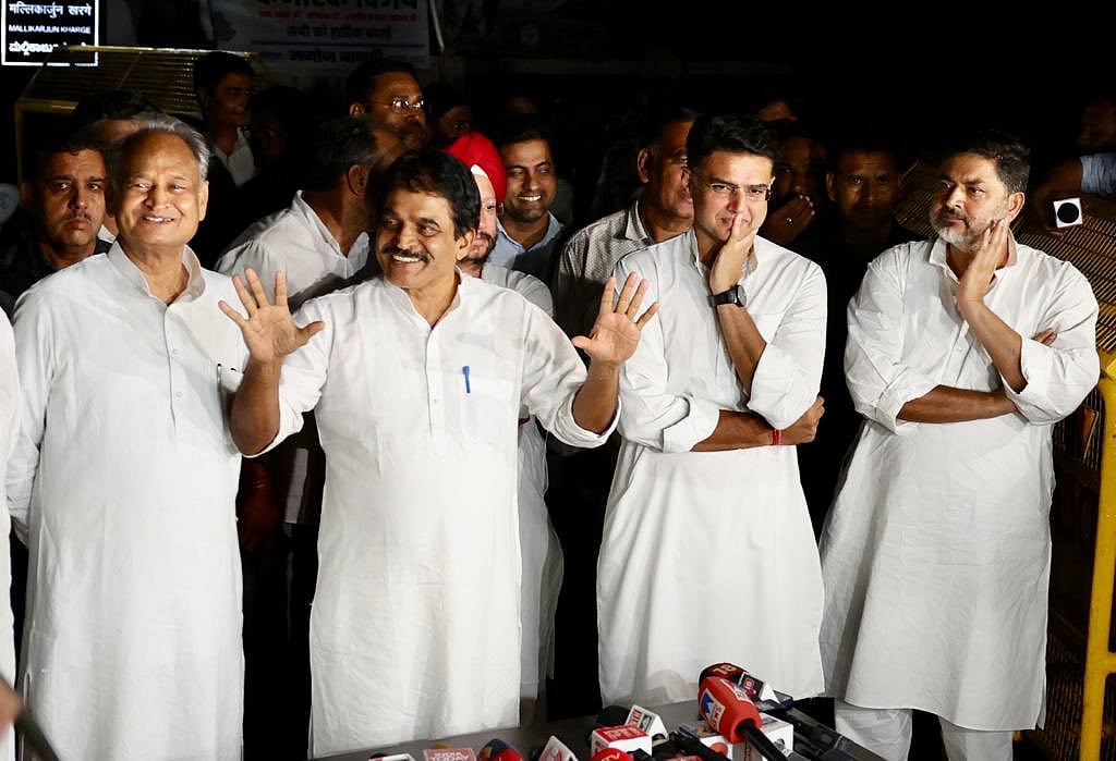 ராஜஸ்தான் காங்கிரஸ்: `ஒற்றுமையாகத் தேர்தலை எதிர்கொள்வோம்!'- முடிவுக்கு வந்தது கெலாட் - பைலட் மோதல்