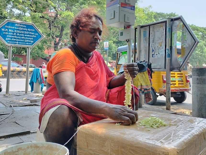 "எல்லாருமே இங்க மனுஷங்களா இருக்கறதில்ல"-  திருநங்கை புஷ்பா 