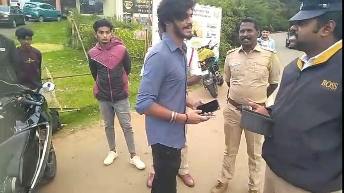 ஊட்டி மலைப்பாதை; அதிவேகத்தில் வந்த டி.டி.எஃப் வாசன் - மடக்கிப்பிடித்து அபராதம் விதித்த போலீஸார்!