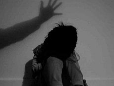 11 வயது சிறுமியை பாலியல் வன்கொடுமை செய்த ஓய்வுபெற்ற போலீஸ் அதிகாரி தலைமறைவு; தீவிர தேடலில் போலீஸ்!