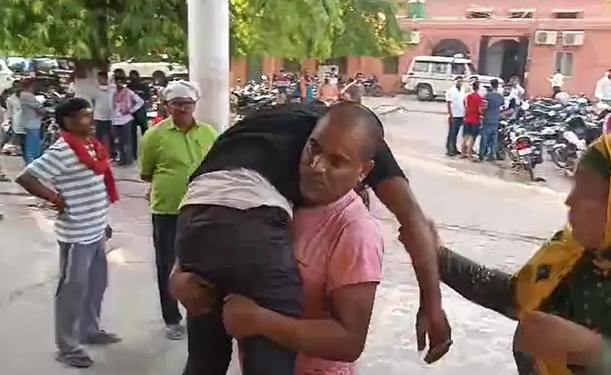 Heat Wave Deaths : உ.பி-யில் சுட்டெரிக்கும் வெயிலின் தாக்கம் காரணமாக 3 நாள்களில் 50 பேர் உயிரிழப்பு!