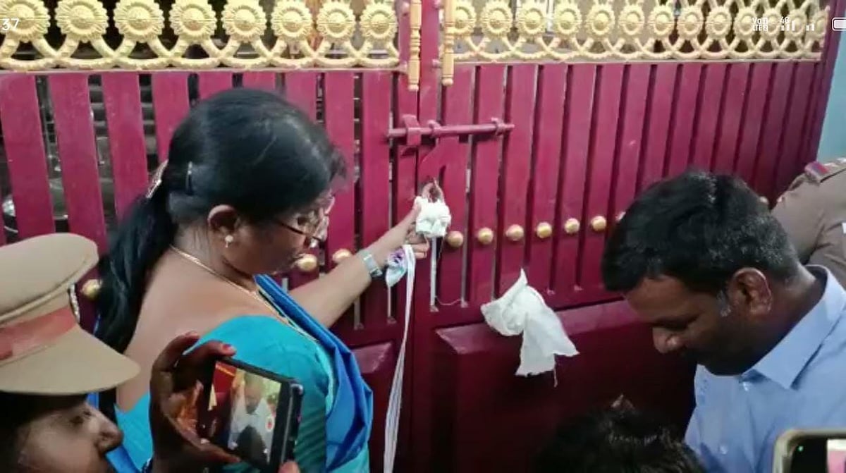 கரூர்: பட்டியலின இளைஞருக்கு அனுமதி மறுத்த விவகாரம்; 
காளியம்மன் கோயிலை பூட்டி சீல் வைத்த அதிகாரிகள்!