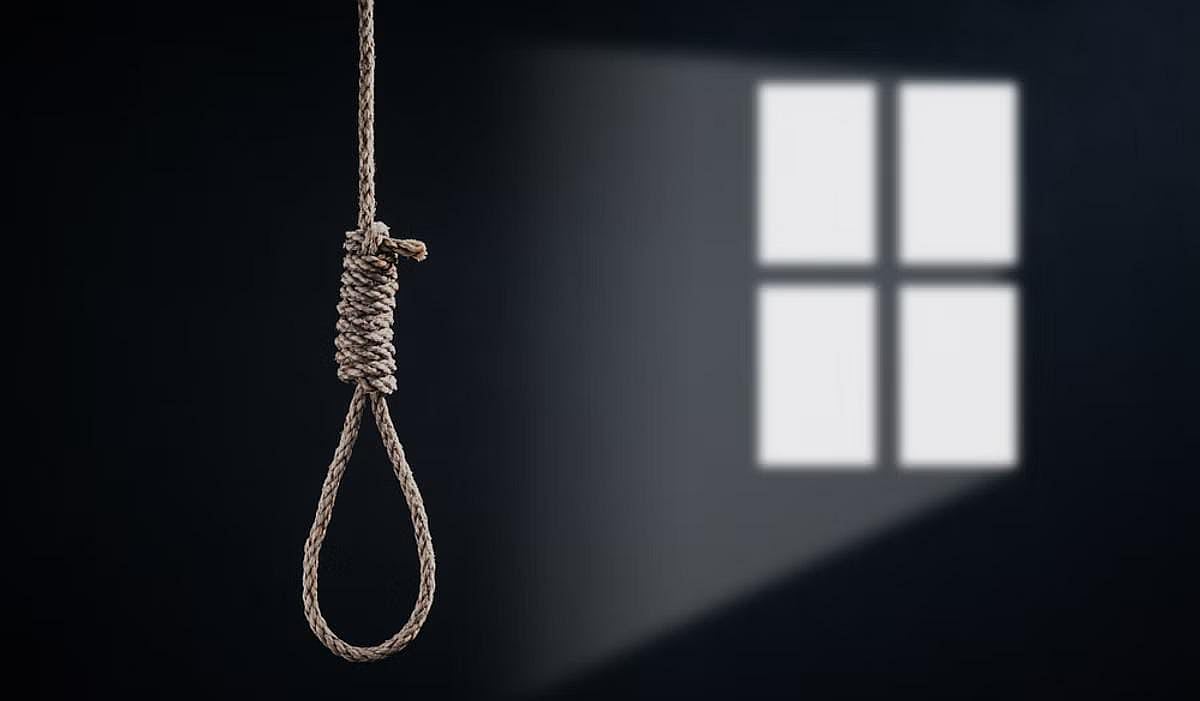 வேலூர்: திருமணம் மீறிய உறவு; கட்டாயக் கருக்கலைப்பு - விபரீத முடிவெடுத்த இளம்பெண் - நடந்தது என்ன?!