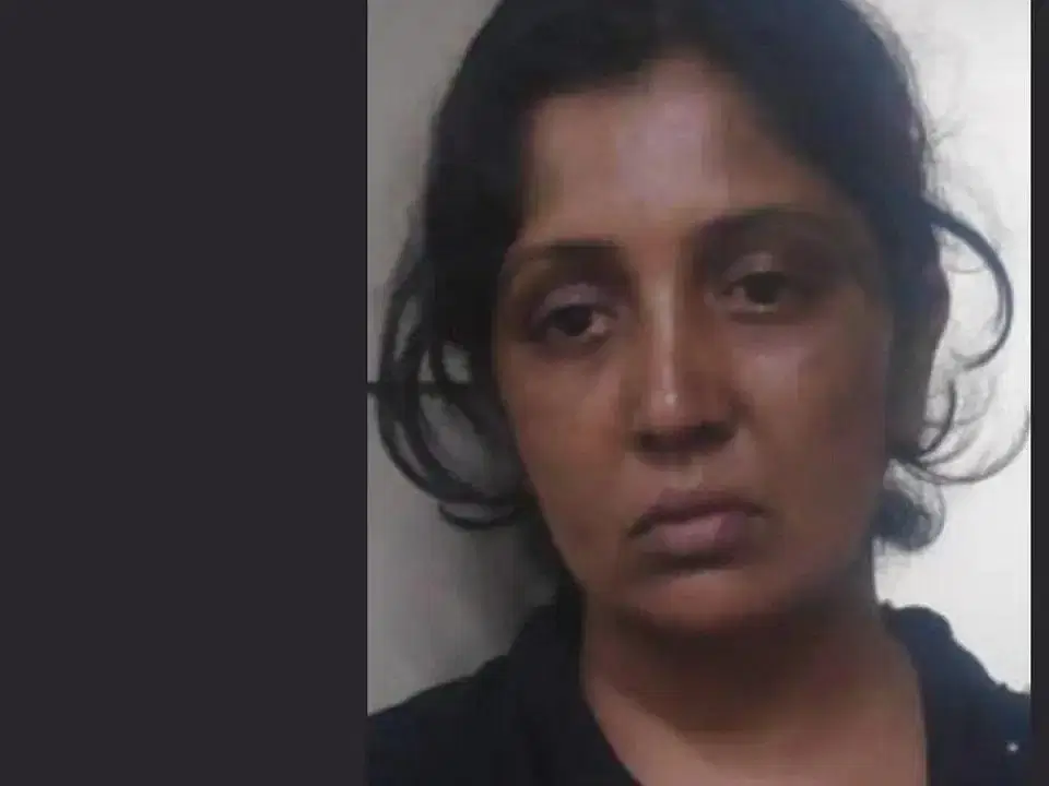 மும்பை: தமிழக தொழிலதிபரிடம் மோசடி; சுங்க அதிகாரியாக நடித்து ரூ.26 லட்சத்தை அபகரித்த பெண் கைது!
