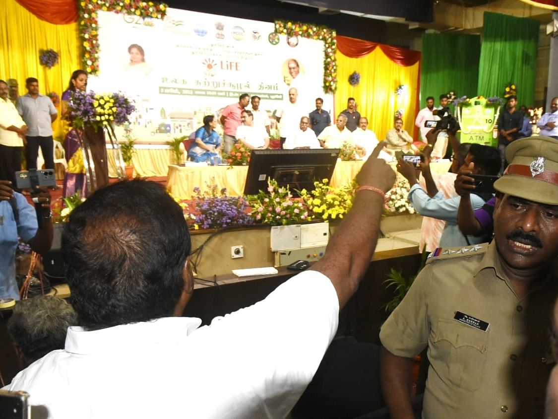 புதுச்சேரி: ஸ்மார்ட் சிட்டி திட்டத்தில் முறைகேடு; சீறிய எம்.எல்.ஏ - மௌனம் காத்த முதல்வர்!