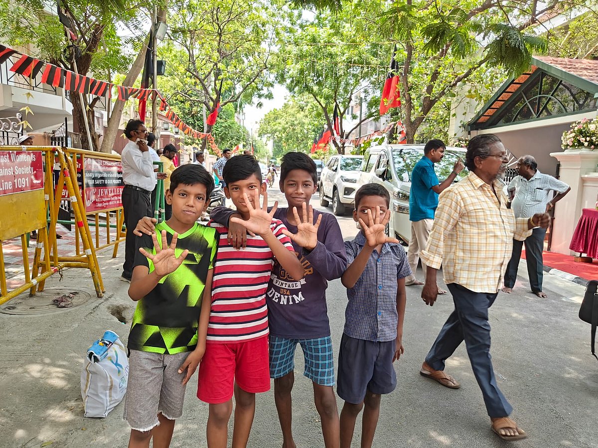 Kalaignar 100: `பெரிய தாத்தாவுக்கு பர்த்டே!'- கோபாலபுரத்தில் குட்டீஸ்கள்| Photo Album