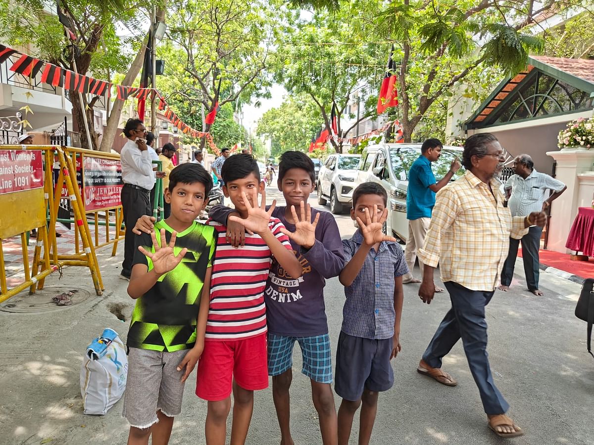 Kalaignar 100: `பெரிய தாத்தாவுக்கு பர்த்டே!'- கோபாலபுரத்தில் குட்டீஸ்கள்| Photo Album