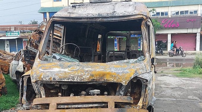 Manipur violence : 7 வயது சிறுவன் உட்பட 3 பேர் ஆம்புலன்ஸோடு எரிப்பு; மணிப்பூரில் தொடரும் பதற்றம்!