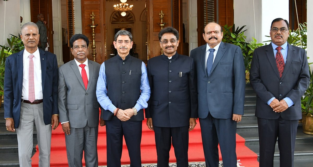 தலைமை தகவல் அதிகாரியாக ’ஷகில் அக்தர்’ ; 4 ஆணையர்களும் பதவியேற்றனர் - யார் இவர்கள்?!