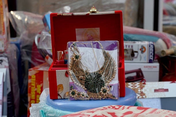 ம.பி: ``மணப்பெண்களுக்கு காண்டம், கருத்தடை மாத்திரை வழங்கியது வெட்கக்கேடானது