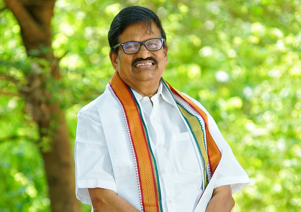 தலைவர் பதவி ரேஸ்: 30 பேருடன் டெல்லிக்கு பயணமான அழகிரி... எதிர் தரப்பும் ஆஜர்! - கதர் கட்சி அப்டேட்ஸ்