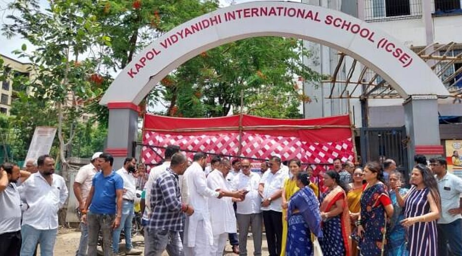 மும்பை `கபோல்' பள்ளியில் திடீரென ஒலித்த `அஸான்' - போராட்டம் நடத்திய பெற்றோர்; ஆசிரியர் சஸ்பெண்ட்!