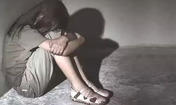 வேலூர்: 8 வயது சிறுமிக்குப் பாலியல் தொல்லை... ப்ளஸ் டூ மாணவன் போக்சோவில் கைது!