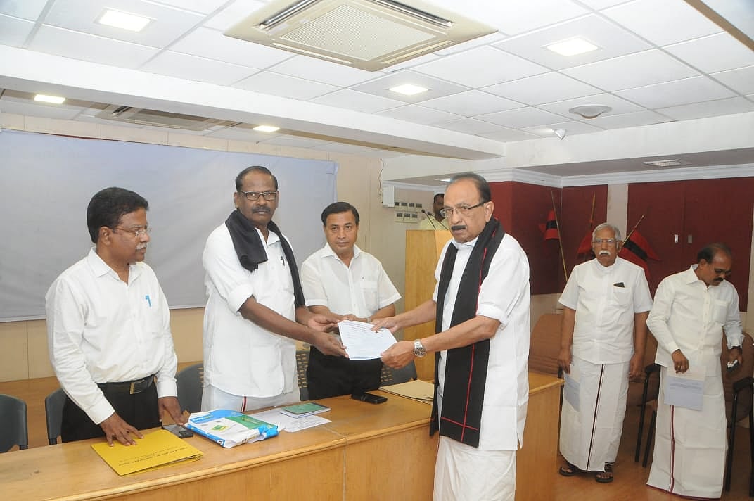 வேட்புமனு தாக்கல் செய்த வைகோ