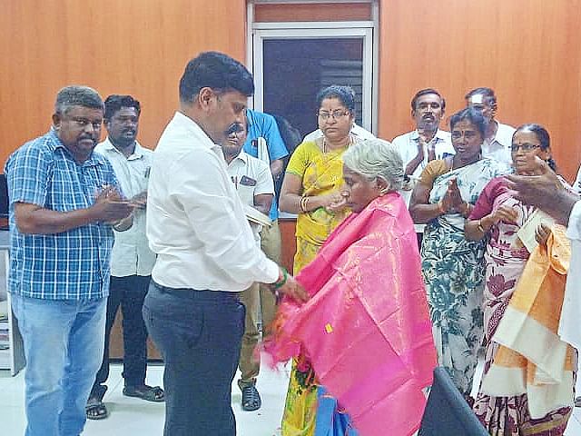 பெண் தூய்மைப் பணியாளர் பணி ஓய்வு