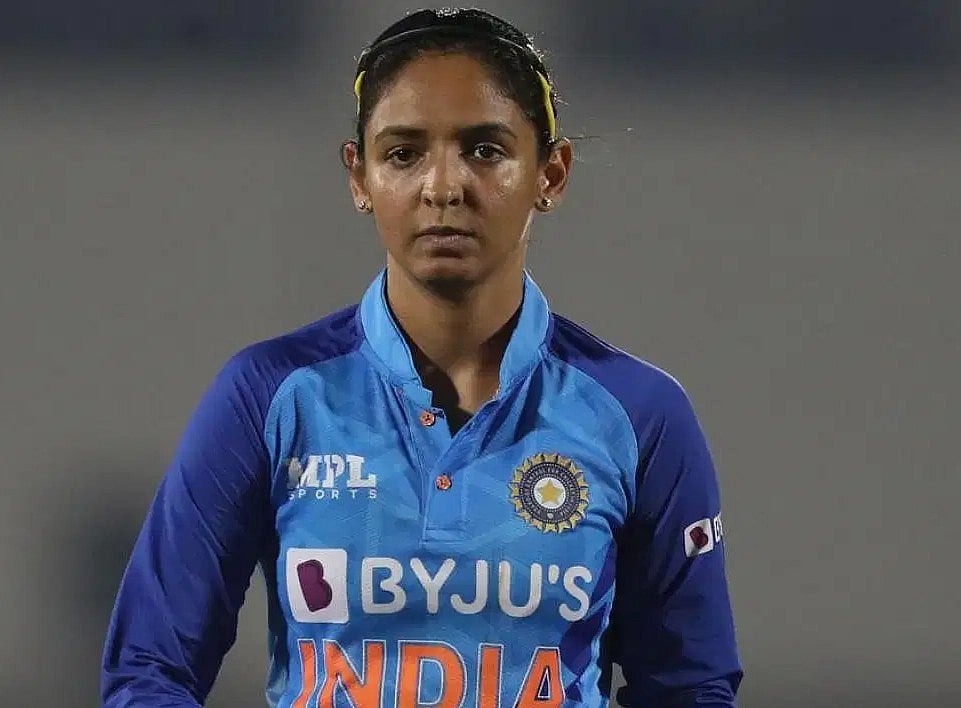 Harmanpreet kaur: ` 2 போட்டிகளில் ஆடக்கூடாது' ஹர்மன்ப்ரீத்துக்கு ICC விதித்த தடையும் பின்னணியும்!