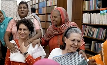 `ராகுலுக்கு நீங்களே பெண் பாருங்கள்... திருமணம் முடித்துவிடலாம்!' - பெண் விவசாயிகளிடம் கூறிய சோனியா 