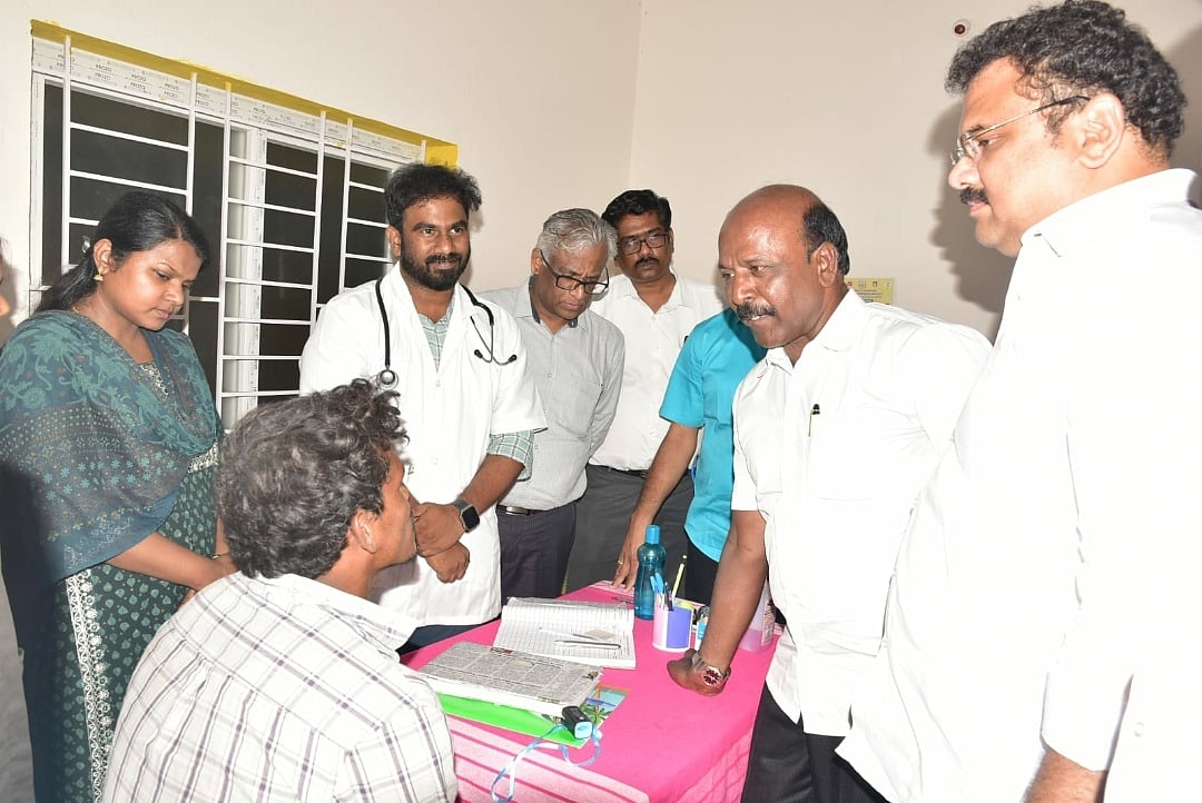 புதுக்கோட்டை: அமைச்சர் மா.சு-வின் திடீர் விசிட்... அதிகாரிகள் பணியிடை மாற்றம்! - நடந்தது என்ன?!