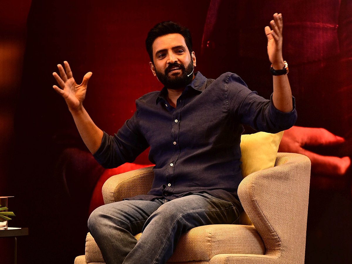 சந்தானம்