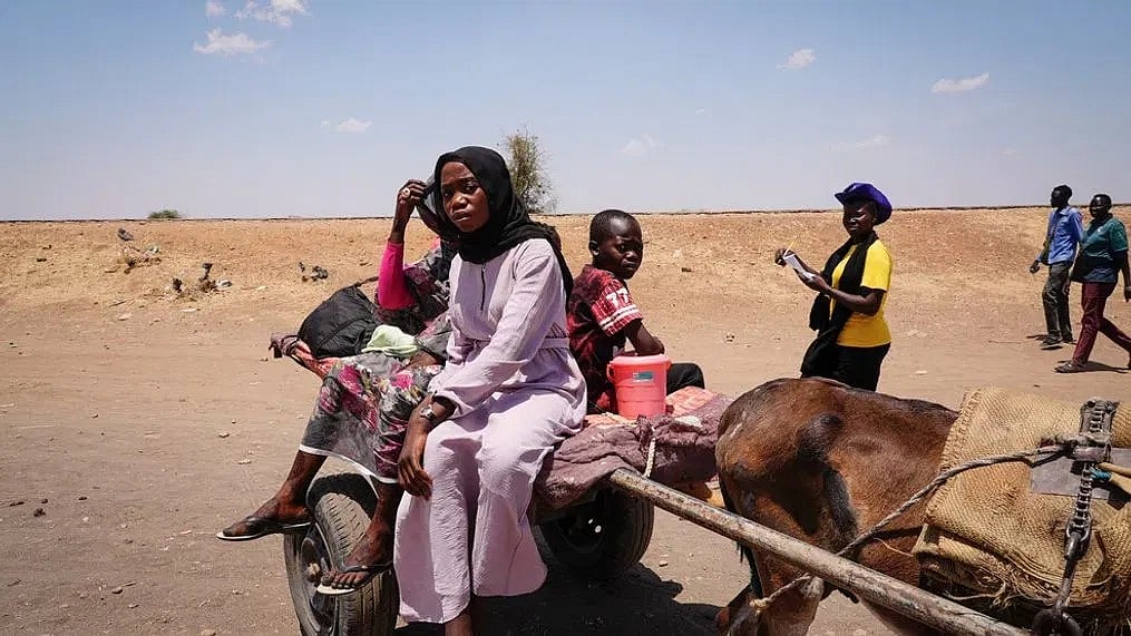 Sudan Explained: இரண்டு ராணுவப் படைகளின் யுத்தத்தால் பற்றி எரியும் நாடு; என்ன நடக்கிறது சூடானில்?